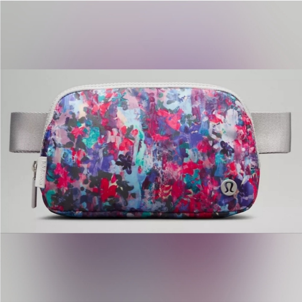NWT Lululemon Everywhere Beltbag 1L color-flower glide multi/vapor